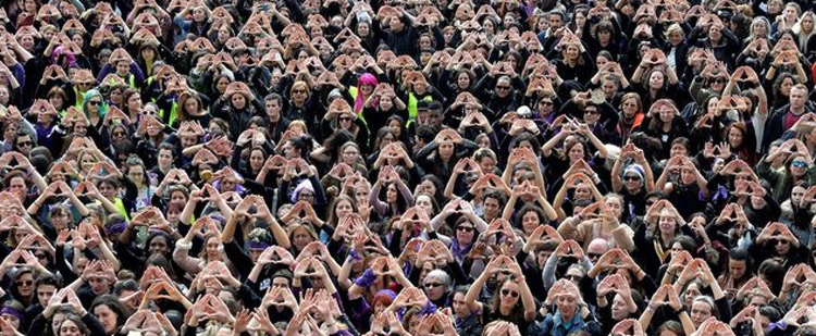 ADICAE secunda las movilizaciones del 8M y reivindica el papel de las consumidoras organizadas en el da de la mujer