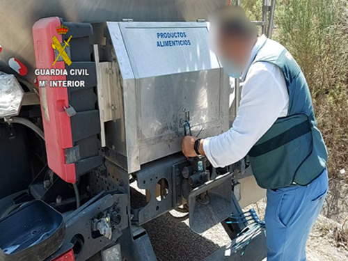 Noticia de Almera 24h: La Guardia Civil detiene e investiga a 10 personas relacionadas con el transporte ilegal de productos alimenticios