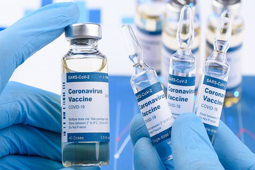 COVID-19: Los programas de vacunación de todo el mundo deben adaptarse para llegar a las comunidades más marginadas