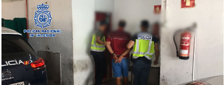 Noticia de Almera 24h: Dos detenidos por estrangular y quemar a un indigente que iba en silla de ruedas porque le haban amputado las dos piernas