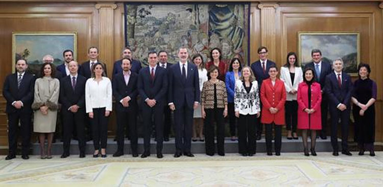 Pedro Snchez asiste a la promesa de los miembros del Ejecutivo ante el Rey