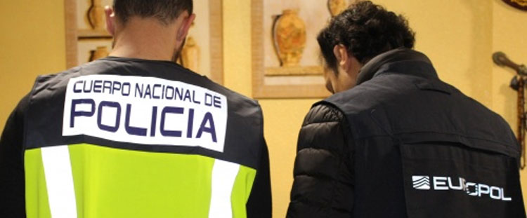 Noticia de Almera 24h: Creaban parejas de hecho entre mujeres espaolas e inmigrantes para que estos pudieran regularizar su situacin